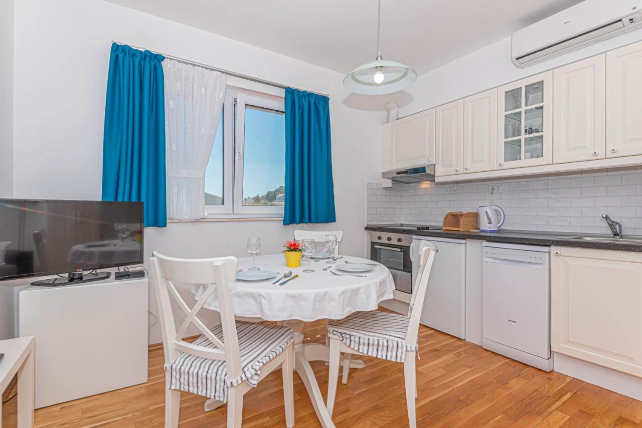Apartments Villa Tribunj Tribunj (Sibenik-Knin)