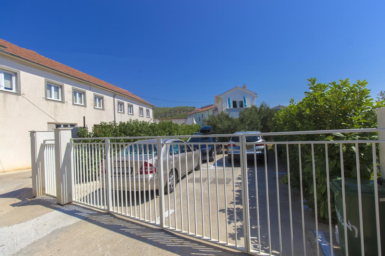 Apartments Villa Tribunj Tribunj (Sibenik-Knin)